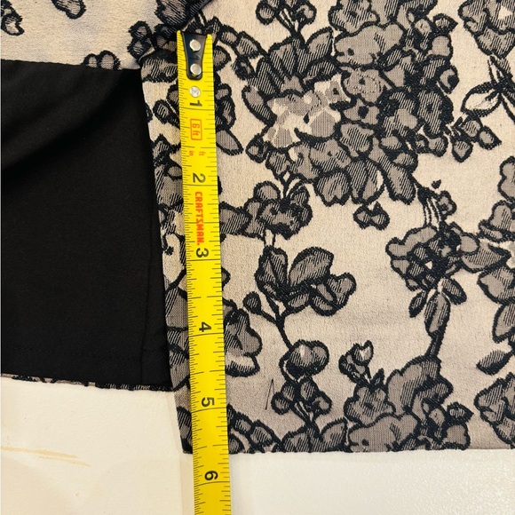 Ann Taylor Black and Cream Floral Pencil Skirt size 4 mint condition - Picture 4 of 8